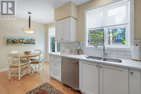 13 Oak Park Private Ottawa ON K1Z 1B6