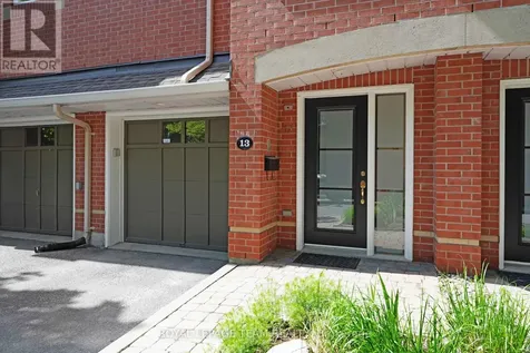 13 Oak Park Private Ottawa ON K1Z 1B6