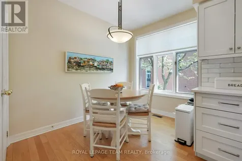 13 Oak Park Private Ottawa ON K1Z 1B6