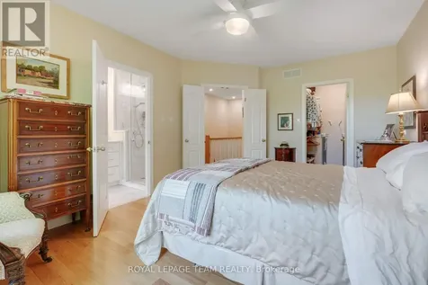 13 Oak Park Private Ottawa ON K1Z 1B6