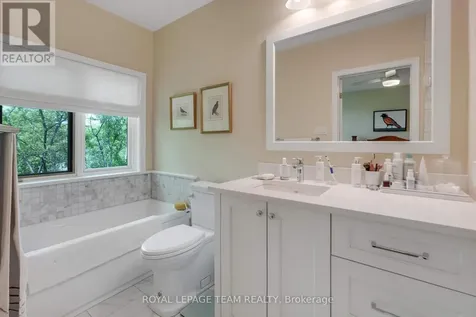 13 Oak Park Private Ottawa ON K1Z 1B6
