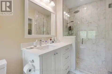 13 Oak Park Private Ottawa ON K1Z 1B6