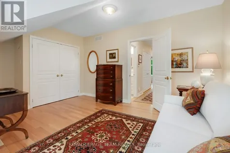 13 Oak Park Private Ottawa ON K1Z 1B6