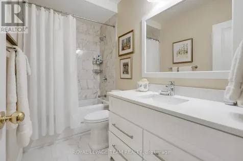 13 Oak Park Private Ottawa ON K1Z 1B6