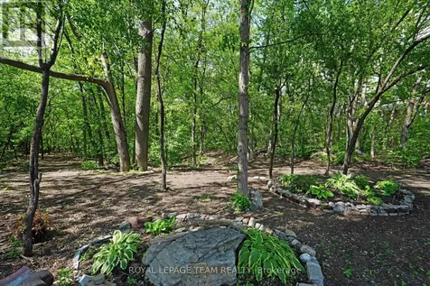 13 Oak Park Private Ottawa ON K1Z 1B6