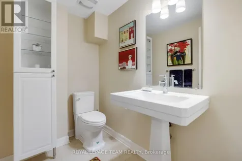 13 Oak Park Private Ottawa ON K1Z 1B6