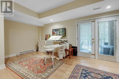 13 Oak Park Private Ottawa ON K1Z 1B6