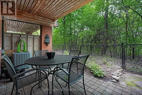 13 Oak Park Private Ottawa ON K1Z 1B6