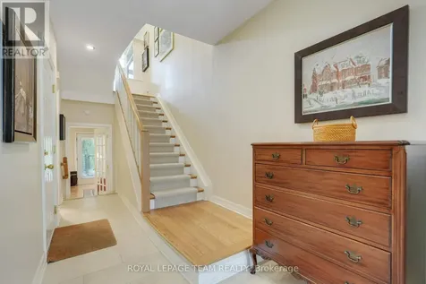 13 Oak Park Private Ottawa ON K1Z 1B6