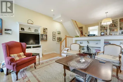 13 Oak Park Private Ottawa ON K1Z 1B6