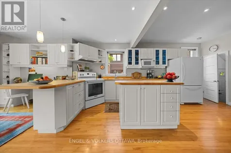 4 Allan Place Ottawa ON K1S 3T1