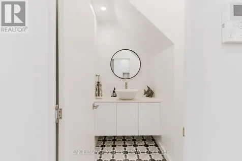 373 Berkley Avenue Ottawa ON K2A 2G9