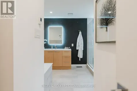 373 Berkley Avenue Ottawa ON K2A 2G9