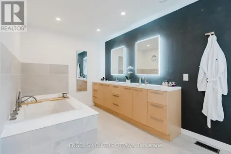 373 Berkley Avenue Ottawa ON K2A 2G9