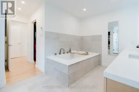 373 Berkley Avenue Ottawa ON K2A 2G9