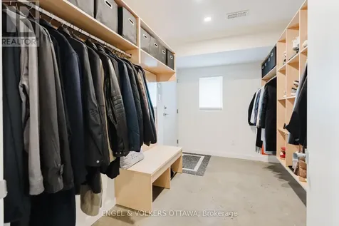373 Berkley Avenue Ottawa ON K2A 2G9