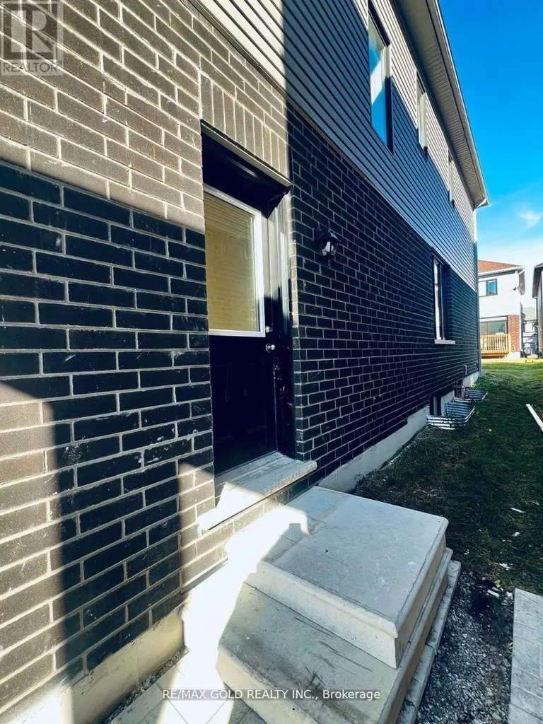 24 Hylton Drive Barrie ON L9J 0W5