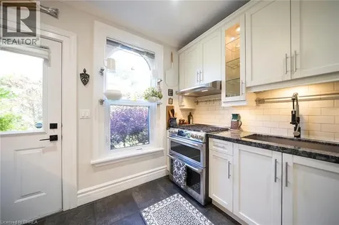 11 Chestnut Avenue Brantford ON N3T 4B9
