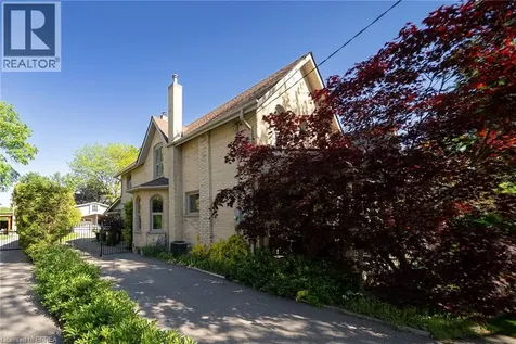 11 Chestnut Avenue Brantford ON N3T 4B9