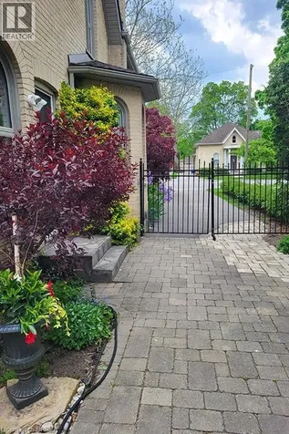 11 Chestnut Avenue Brantford ON N3T 4B9
