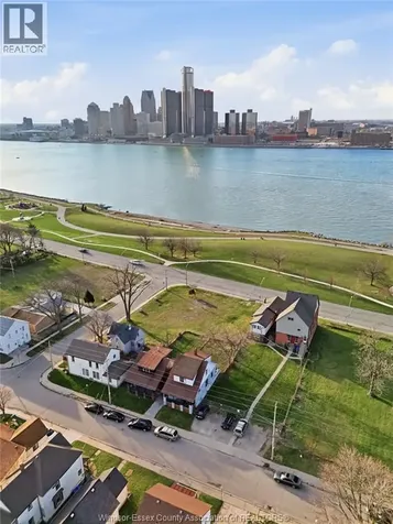 819-829 Riverside Avenue Windsor ON N9A 2T4