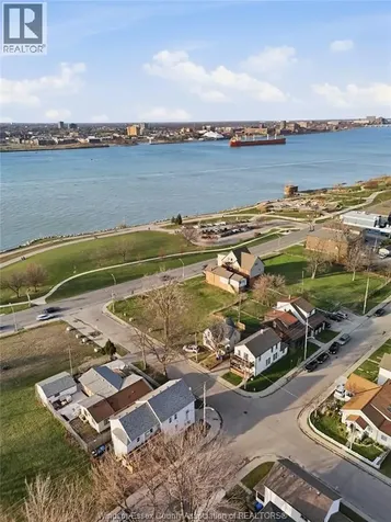 819-829 Riverside Drive Windsor ON N9A 2T4