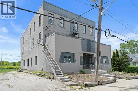 1353 Wellington Avenue Windsor ON N8X 2C1