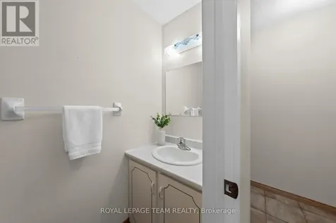 44 Steeple Hill Crescent Ottawa ON K2R 1G3