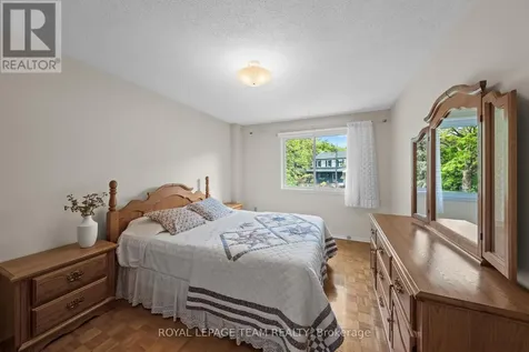 44 Steeple Hill Crescent Ottawa ON K2R 1G3