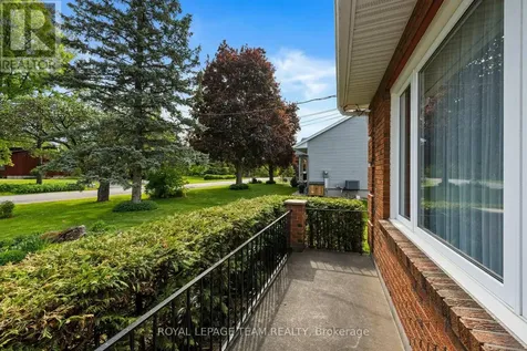 44 Steeple Hill Crescent Ottawa ON K2R 1G3