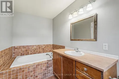 1055 Candlewood Street Ottawa ON K4A 5E9