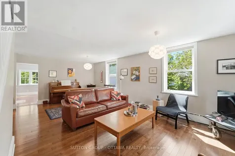 187 Martin Avenue Ottawa ON K1K 2V2