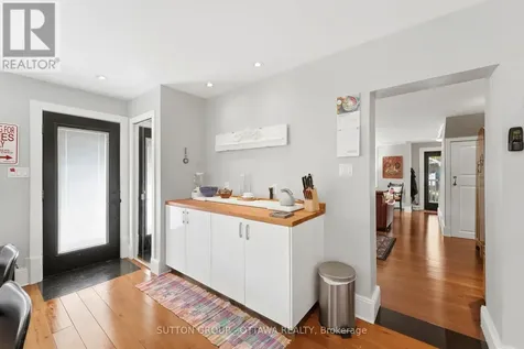 187 Martin Avenue Ottawa ON K1K 2V2