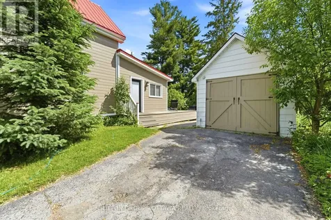 187 Martin Avenue Ottawa ON K1K 2V2