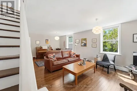 187 Martin Avenue Ottawa ON K1K 2V2