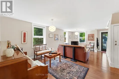 187 Martin Avenue Ottawa ON K1K 2V2