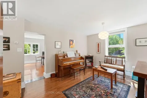 187 Martin Avenue Ottawa ON K1K 2V2