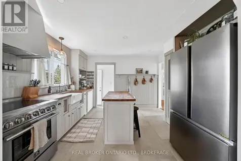 821 Haldimand Crescent Cornwall ON K6H 5C9