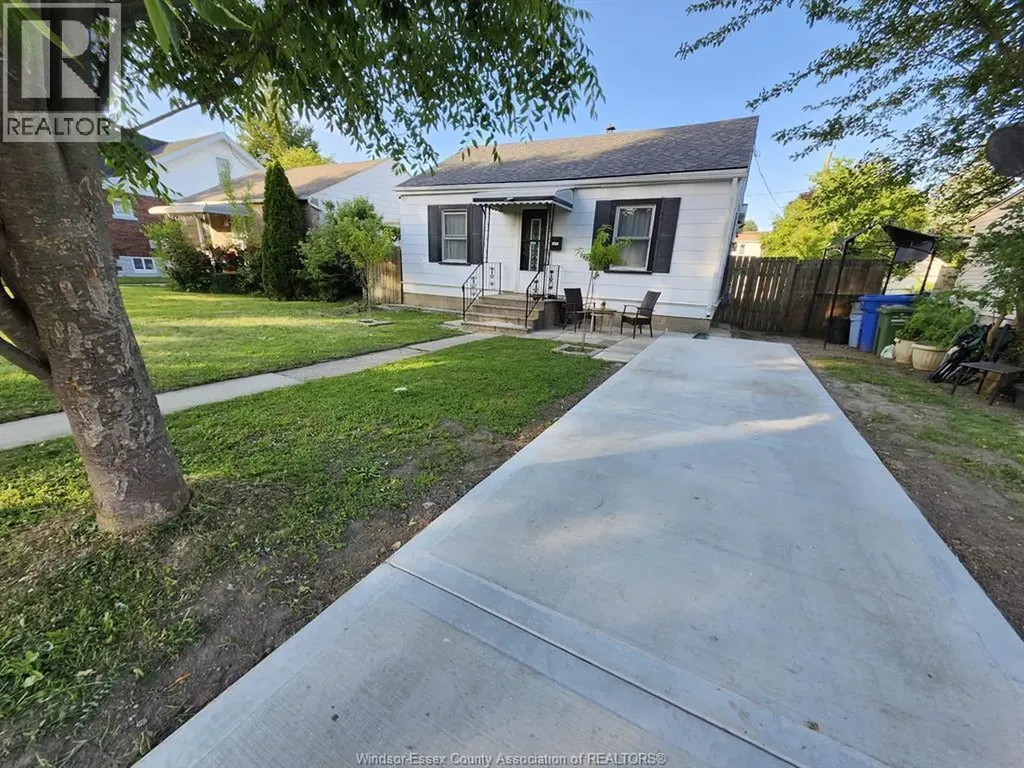 1456 Elsmere Windsor ON N8X 4G9