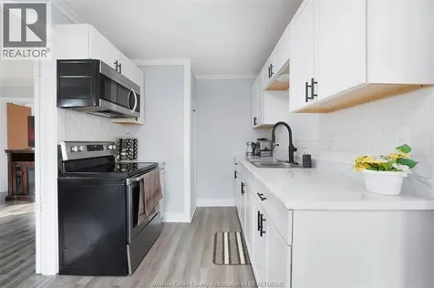 1456 Elsmere Windsor ON N8X 4G9