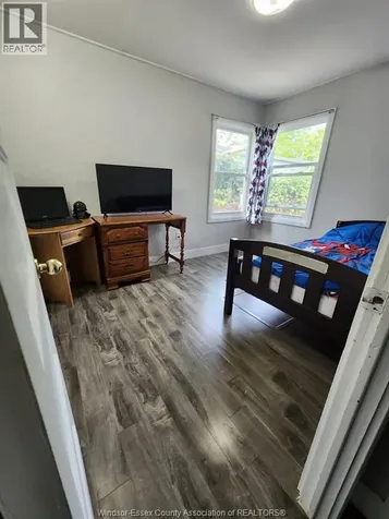 1456 Elsmere Windsor ON N8X 4G9