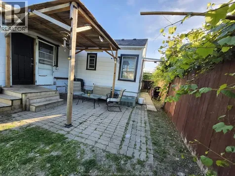 1456 Elsmere Windsor ON N8X 4G9