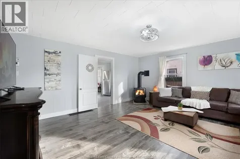 1456 Elsmere Windsor ON N8X 4G9