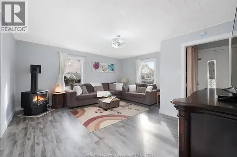 1456 Elsmere Windsor ON N8X 4G9