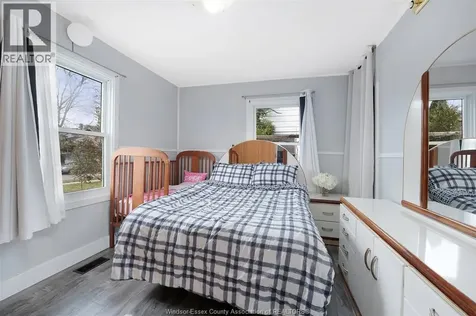 1456 Elsmere Windsor ON N8X 4G9