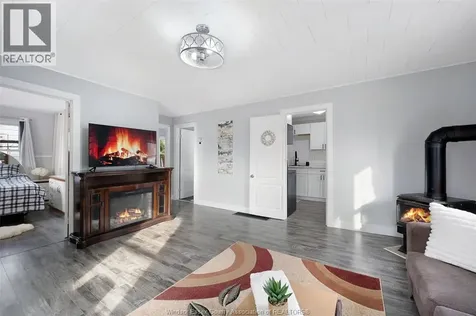 1456 Elsmere Windsor ON N8X 4G9
