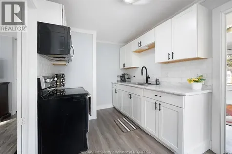 1456 Elsmere Windsor ON N8X 4G9