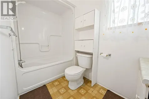 8 Moonlight Beach Road Sudbury ON P3B 3V6
