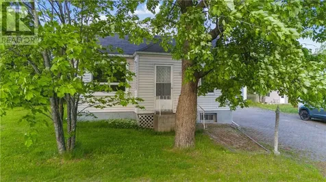 8 Moonlight Beach Road Sudbury ON P3B 3V6