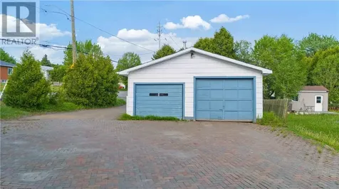 8 Moonlight Beach Road Sudbury ON P3B 3V6